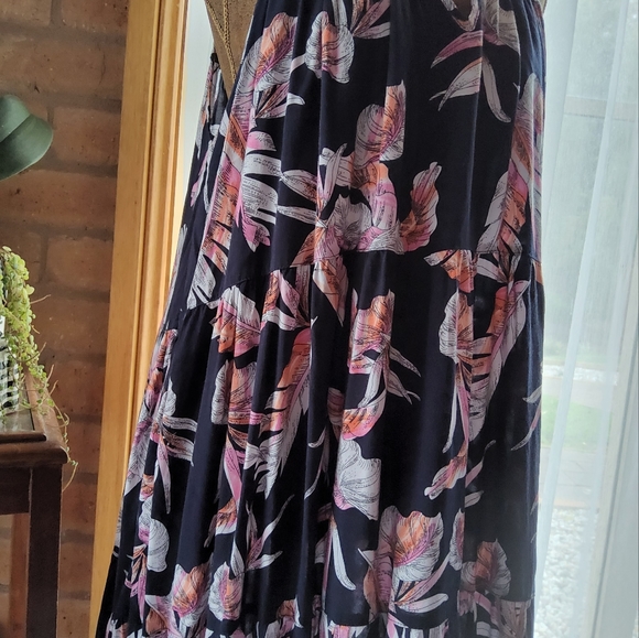 Navy Floral Size 14 Dress 👗 - Picture 3 of 5
